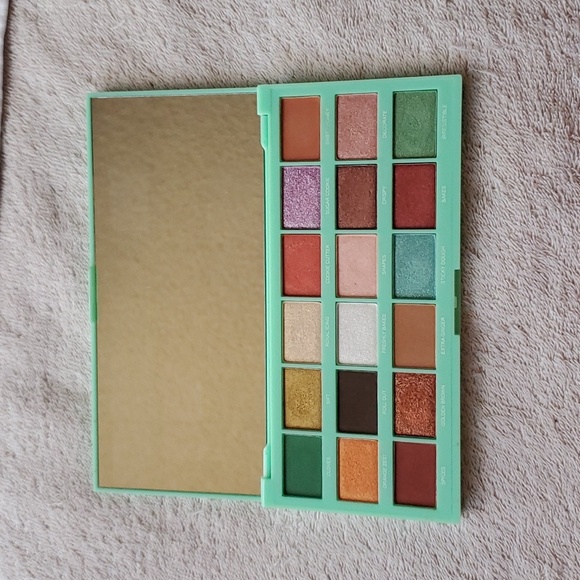 I Heart Revolution Gingerbread Palette - Picture 4 of 5